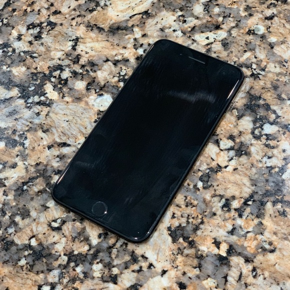 iPhone 7 Plus 128gb (Verizon) - Picture 1 of 5